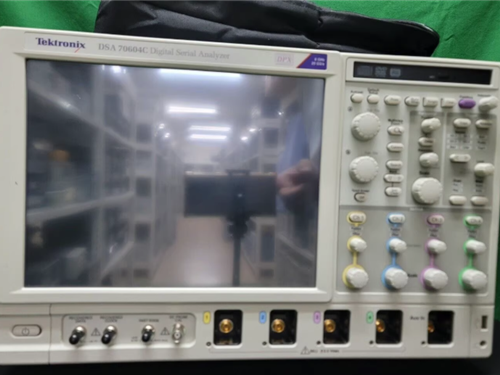 泰克Tektronix DSA70604C 数字和混合信号示波器